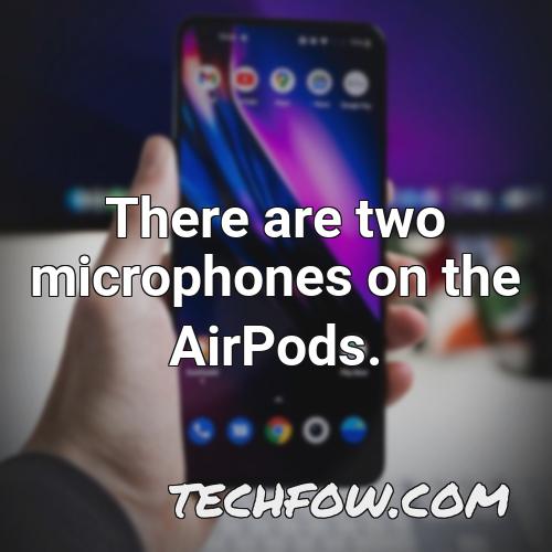 there are two microphones on the airpods