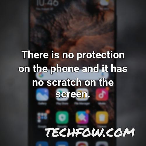 there is no protection on the phone and it has no scratch on the screen