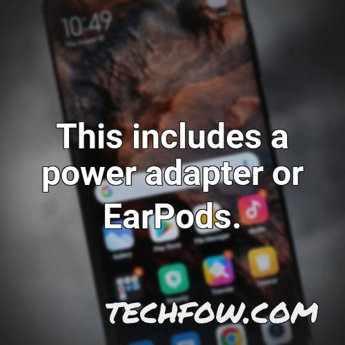 this includes a power adapter or earpods