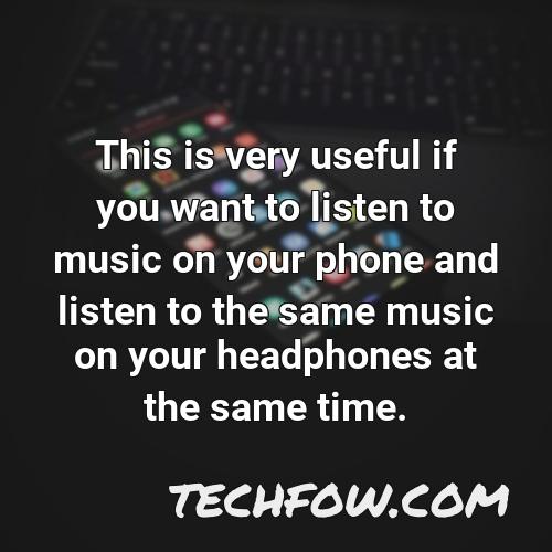 this is very useful if you want to listen to music on your phone and listen to the same music on your headphones at the same time