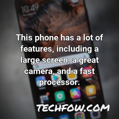 this phone has a lot of features including a large screen a great camera and a fast processor