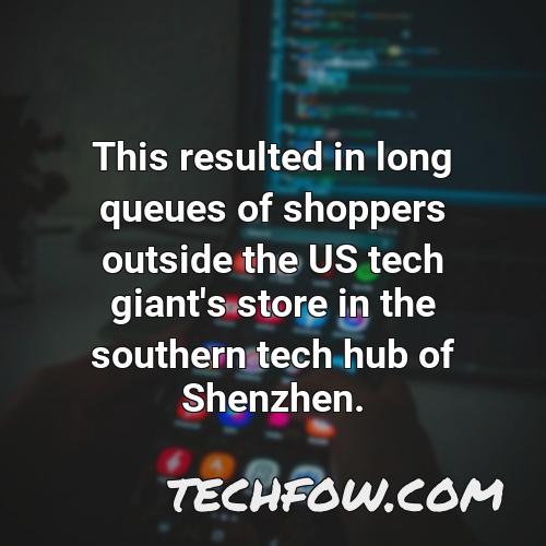 this resulted in long queues of shoppers outside the us tech giant s store in the southern tech hub of shenzhen