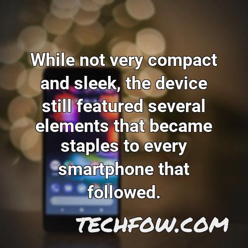while not very compact and sleek the device still featured several elements that became staples to every smartphone that followed 2