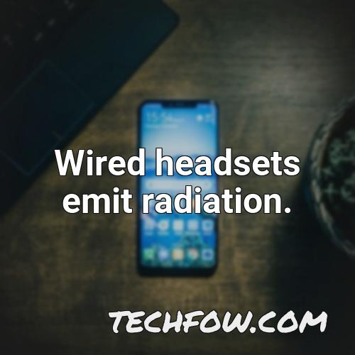wired headsets emit radiation