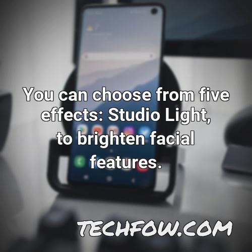 you can choose from five effects studio light to brighten facial features